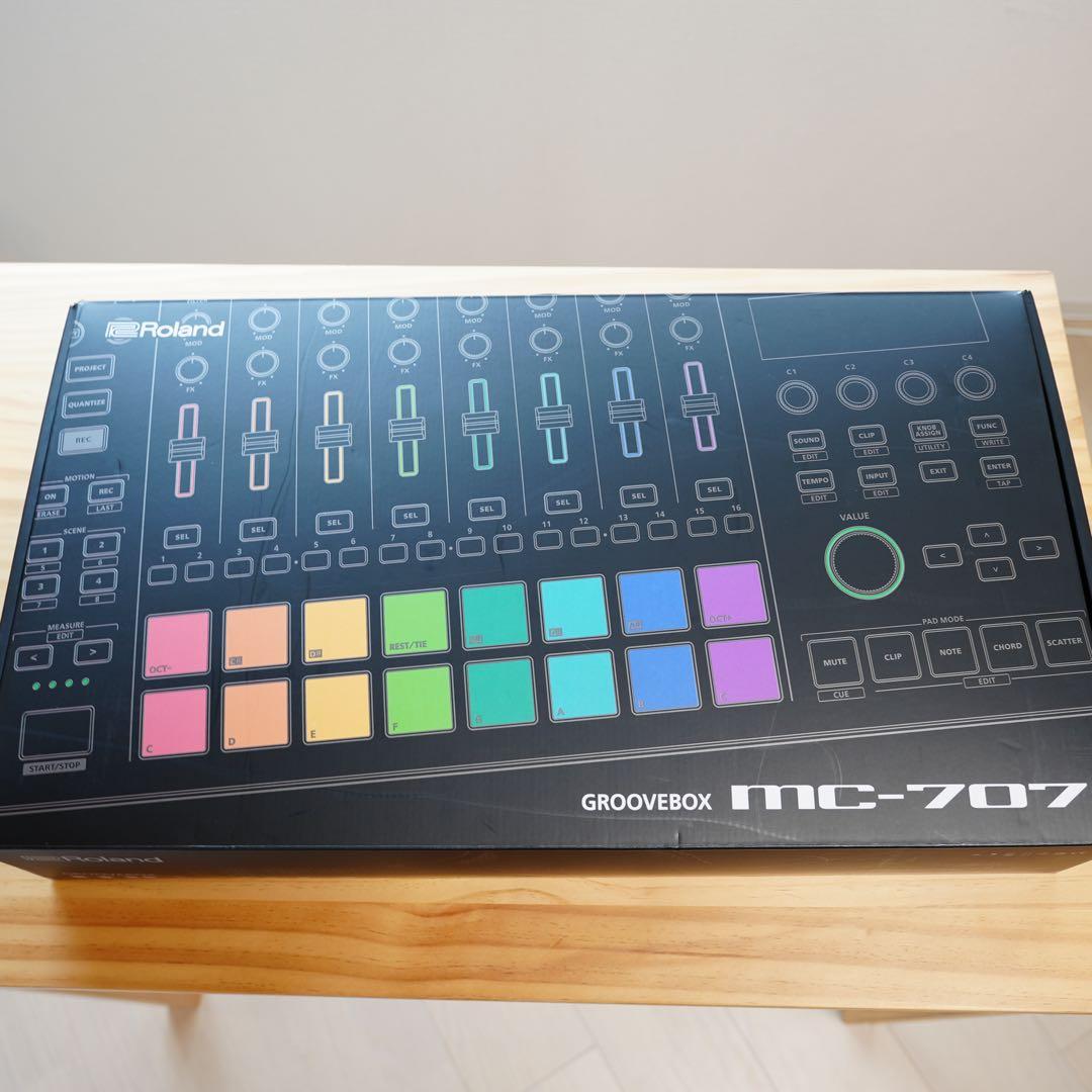 Roland Rhythm Machines Mc-707 Groovebox
