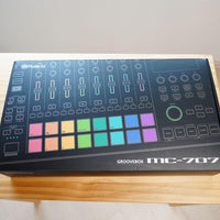 Roland Rhythm Machines Mc-707 Groovebox