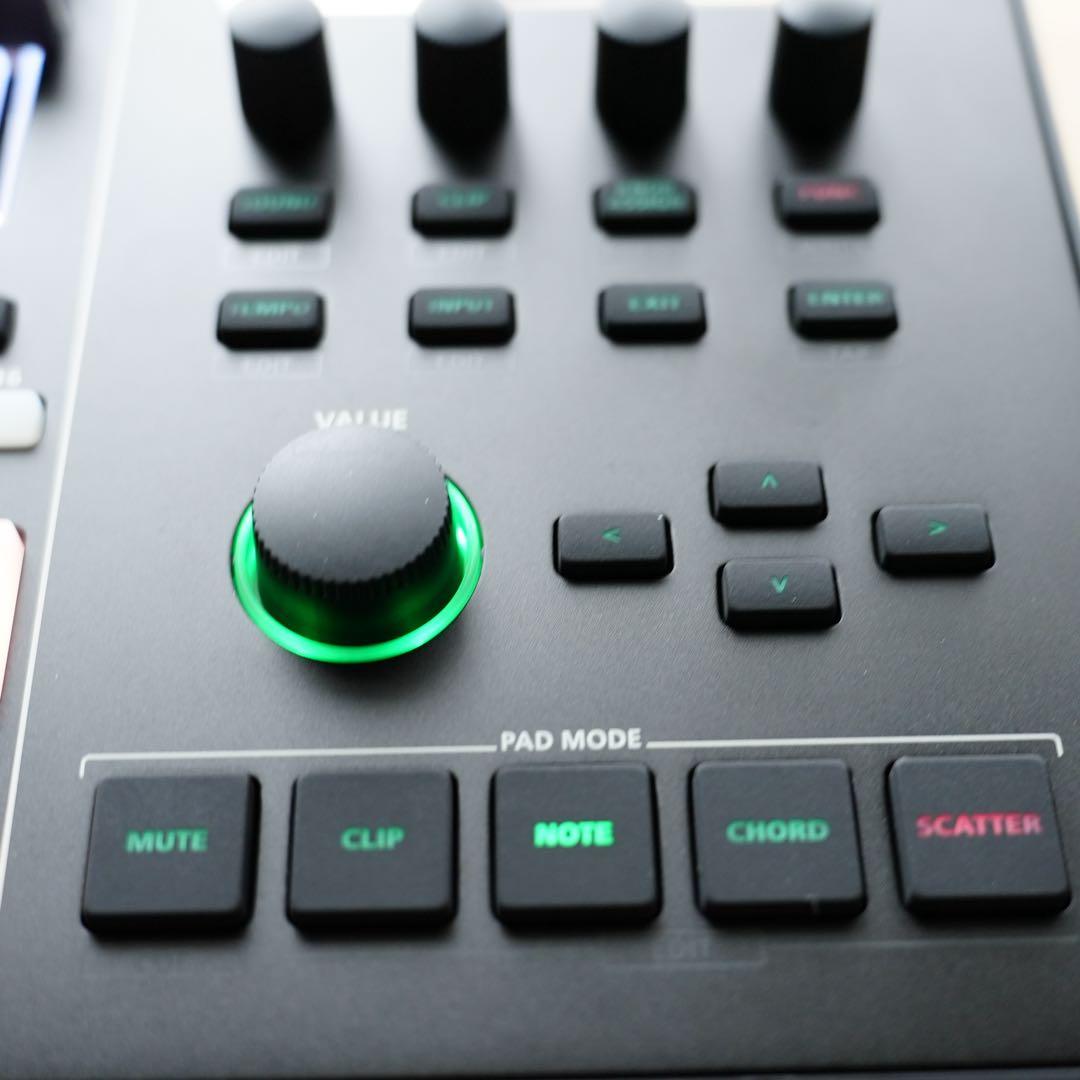 Roland Rhythm Machines Mc-707 Groovebox