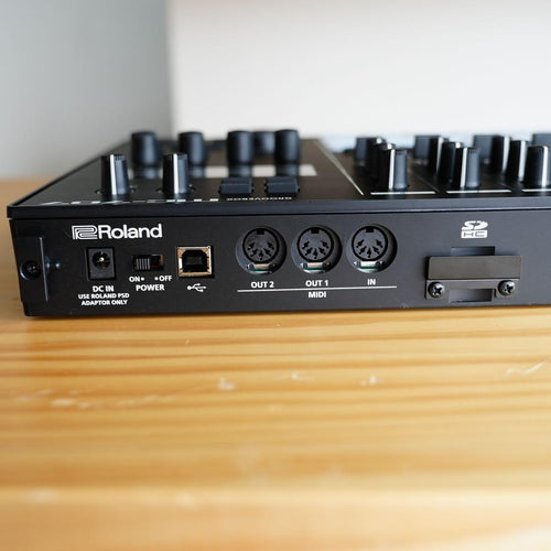 Roland Rhythm Machines Mc-707 Groovebox