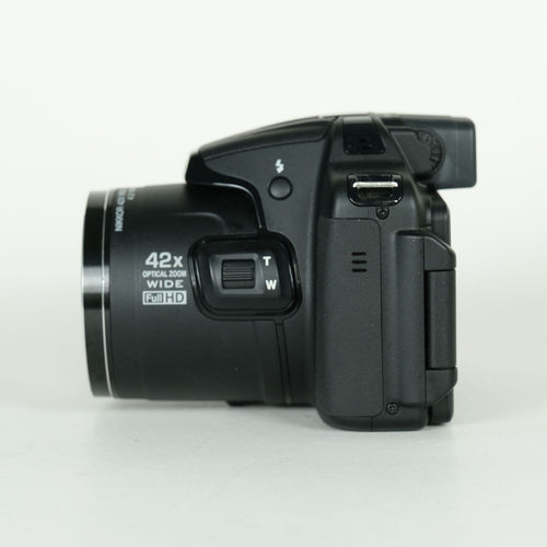 Nikon Compact Digital Camera 2 Coolpix P520 Bk