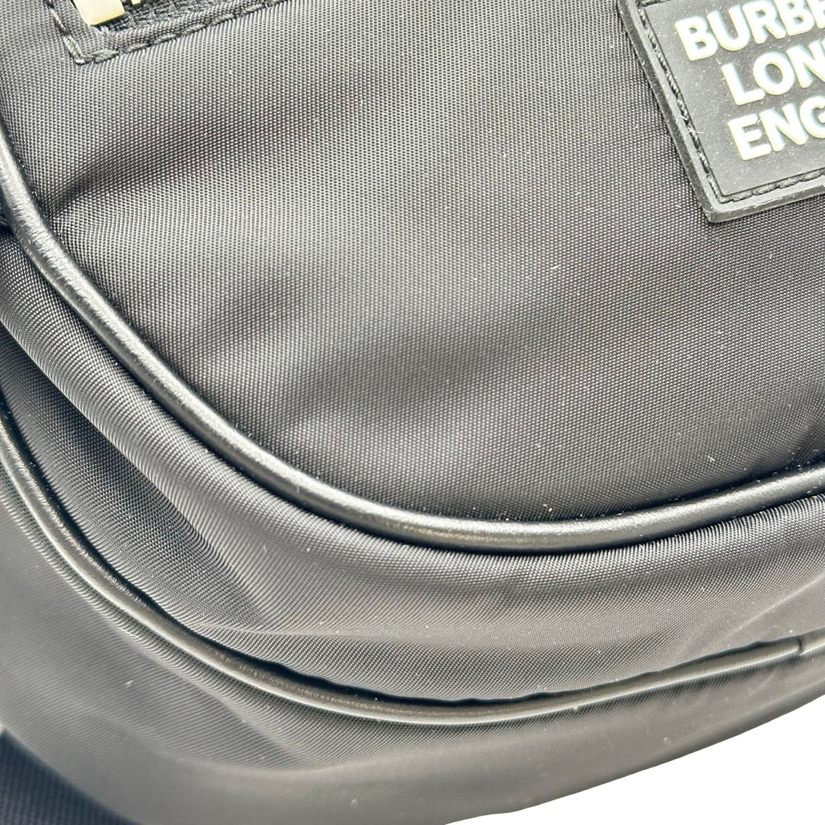 burberry london shoulder bag functional details