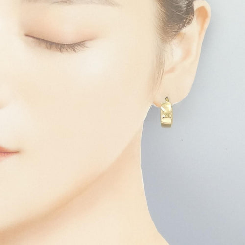 unoaerre earrings side view