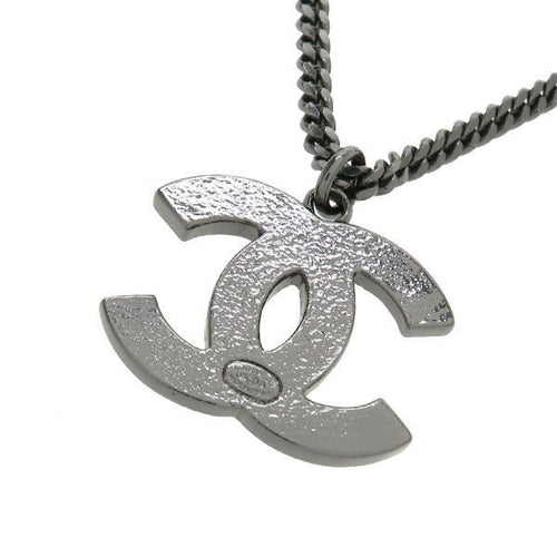 chanel necklace side view