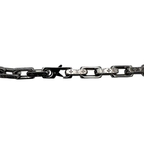 louis vuitton necklace rear view