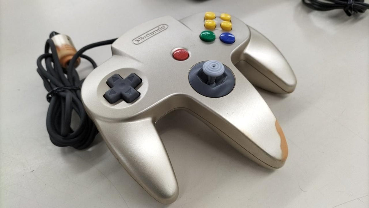 nintendo nus-001 video game console interior details