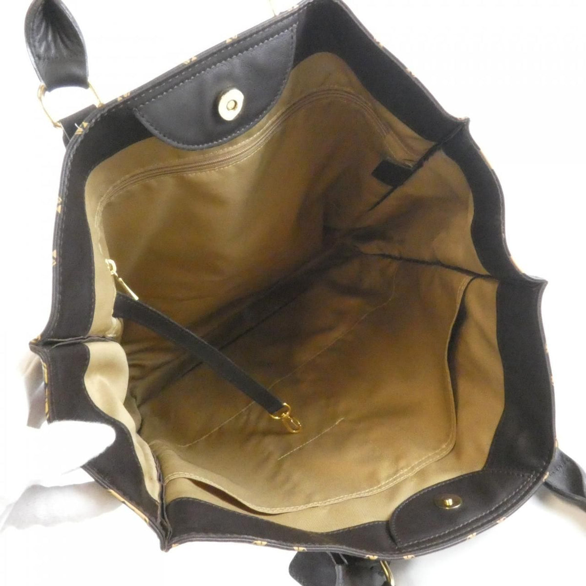 longchamp handbag functional details