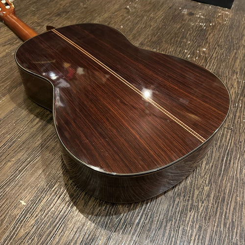 yamaha c-330c acoustic guitar interior details