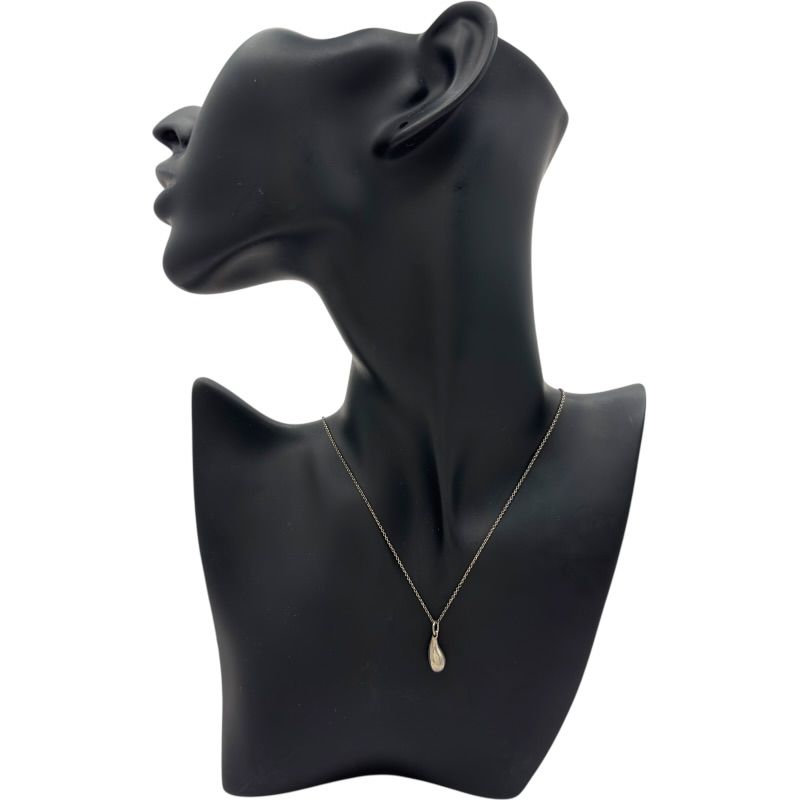 necklace functional details