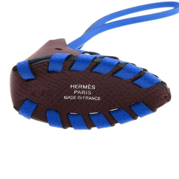 hermes keychain accessories included