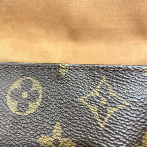 louis vuitton m51147 shoulder bag front view