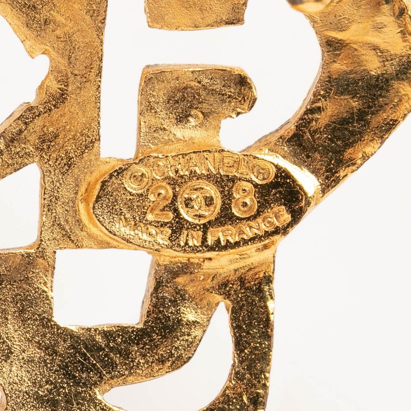 chanel brooch side view