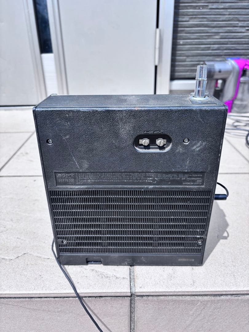 sony icf-5800 radio rear view