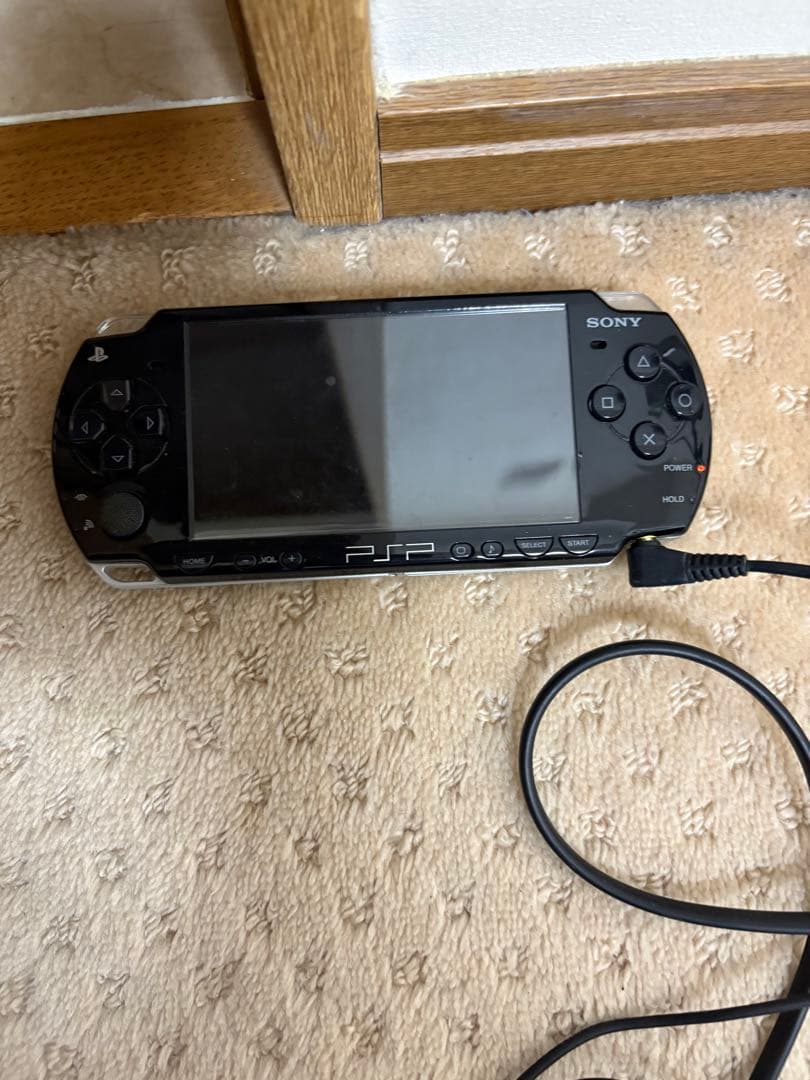 sony psp-2000 handheld console interior details