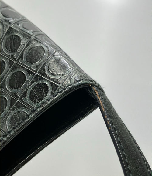 salvatore ferragamo ee-21 2750 shoulder bag functional details