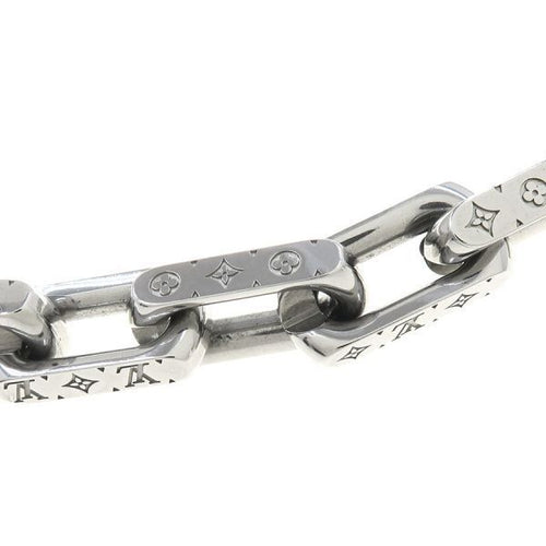 louis vuitton m00307 necklace rear view