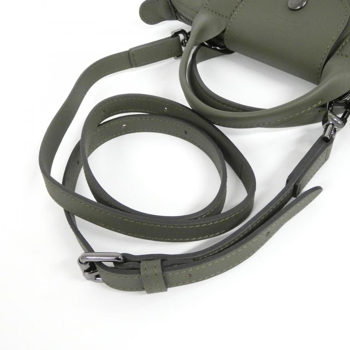 longchamp handbag accessories included