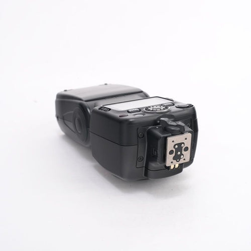 nikon sb-700 camera front view