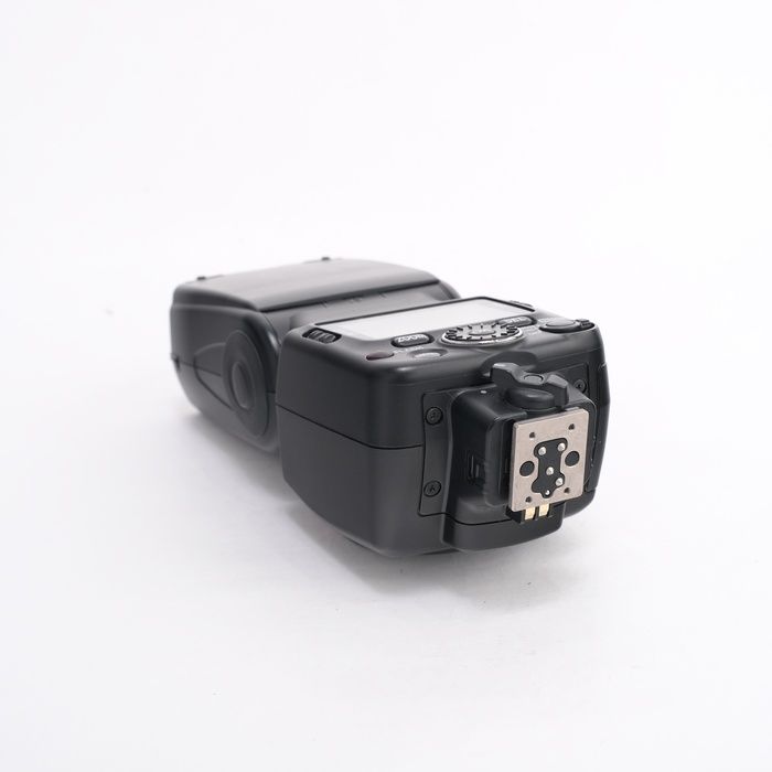 Nikon SB-700 Camera