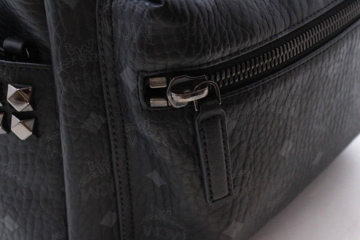 backpack interior details