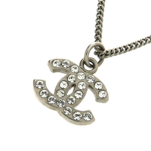 chanel necklace front view
