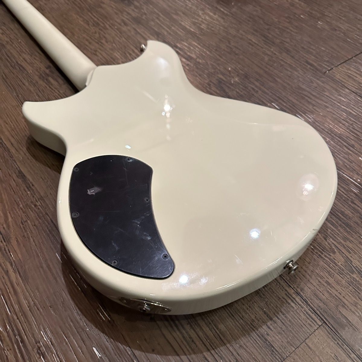 yamaha rse20 electric guitar functional details