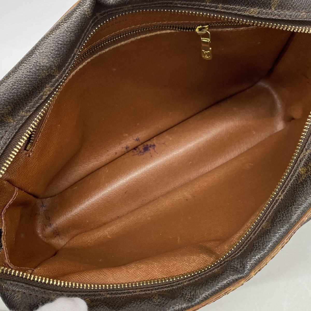 louis vuitton m45244 shoulder bag side view