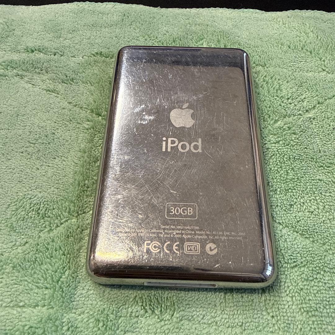 apple a1366 digital audio player rear view