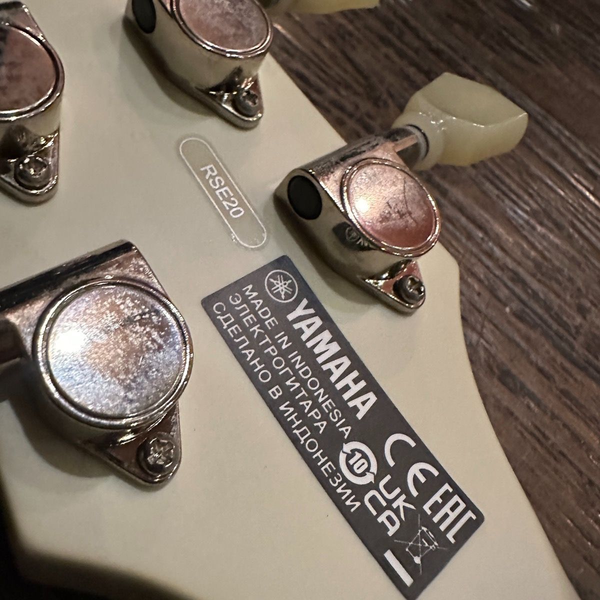 yamaha rse20 electric guitar markings and labels