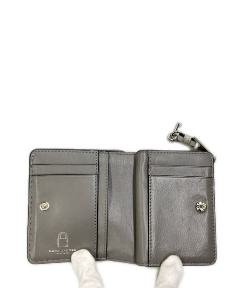 marc jacobs beige wallet accessories included