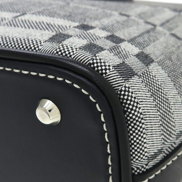 burberry pouch / clutch accessories included
