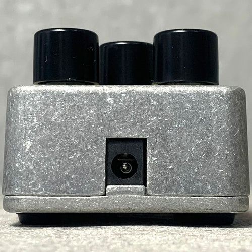 beige guitar effector accessories included