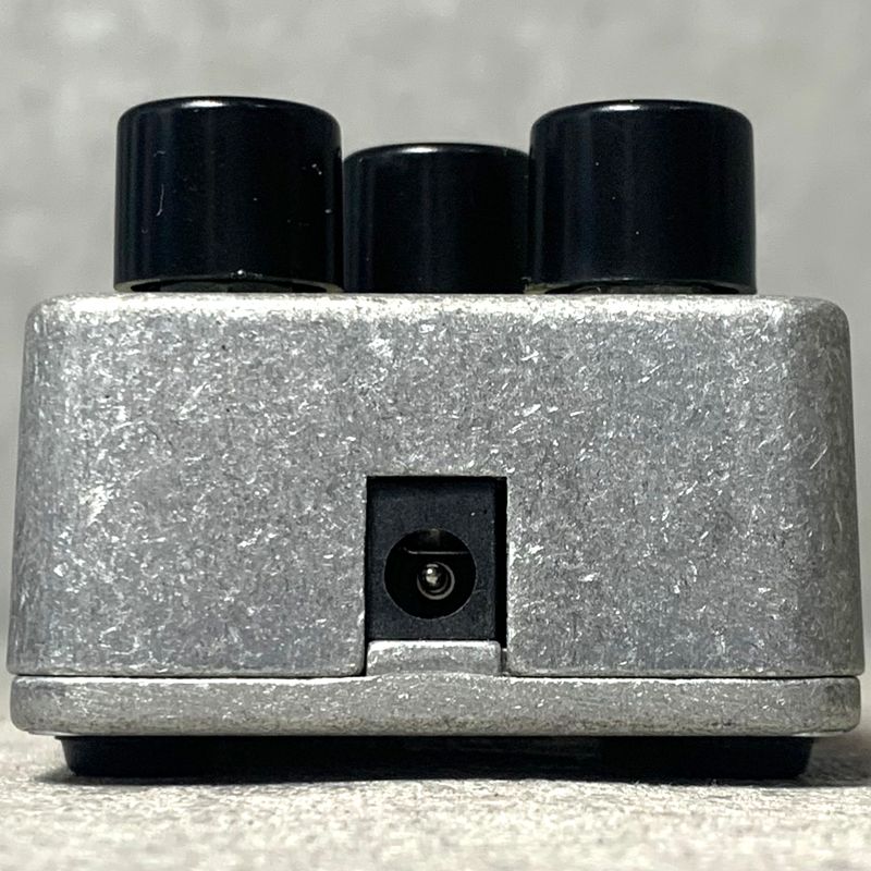 beige guitar effector accessories included