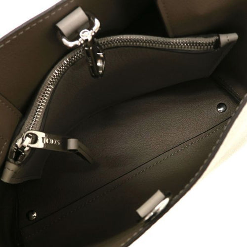 tod's shoulder bag front view
