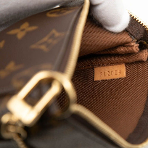 louis vuitton pouch / clutch condition details