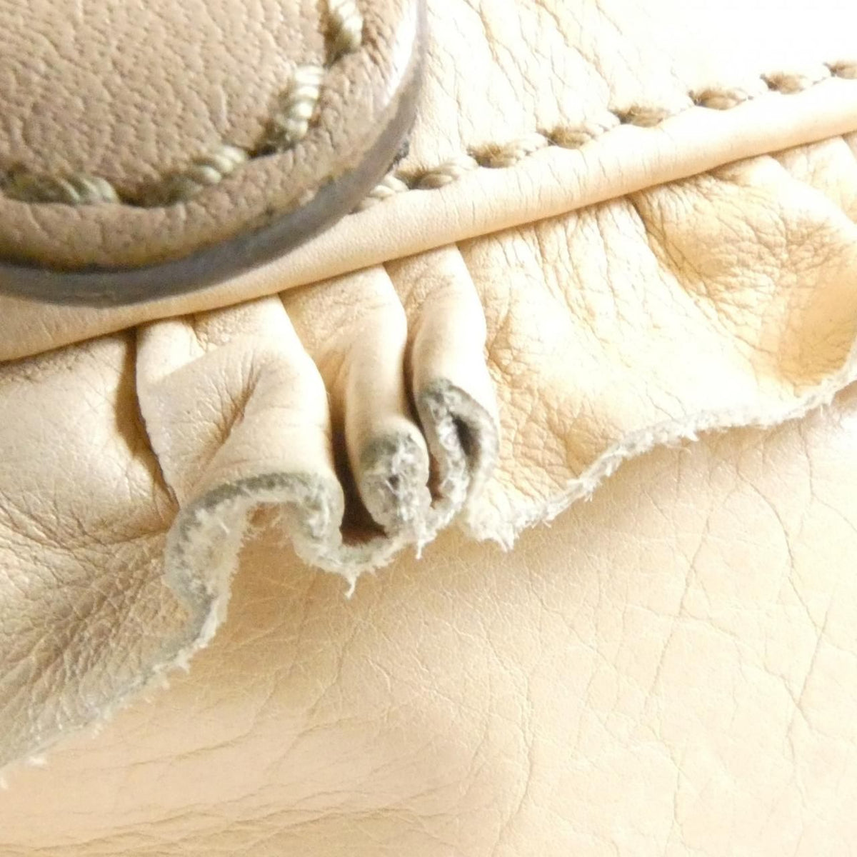 gucci beige tote bag rear view