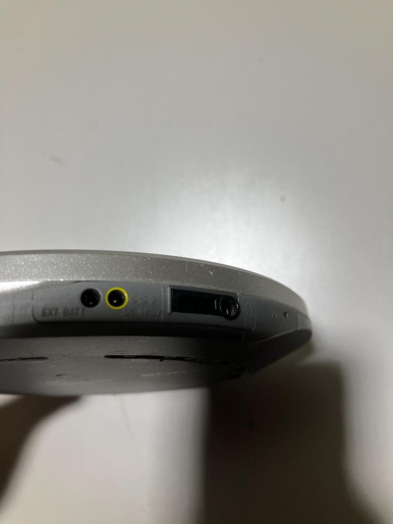 sony d-ne730 portable cd player side view