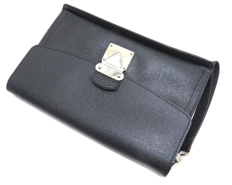 louis vuitton m32592 pouch / clutch side view