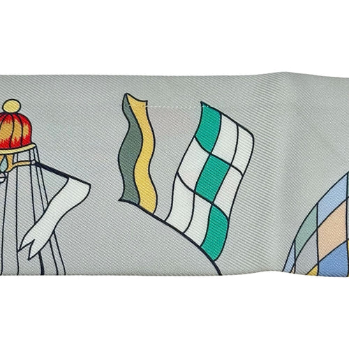 hermes scarf side view