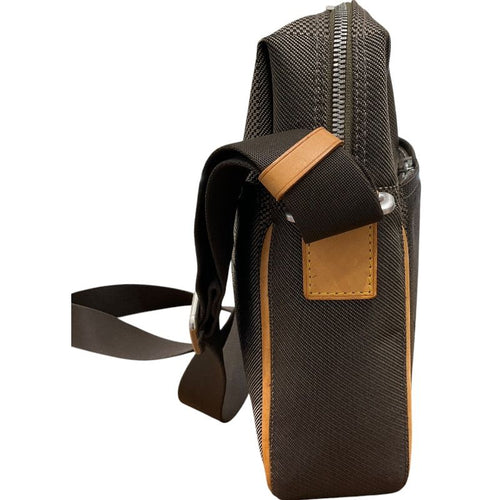 louis vuitton m93040 shoulder bag front view