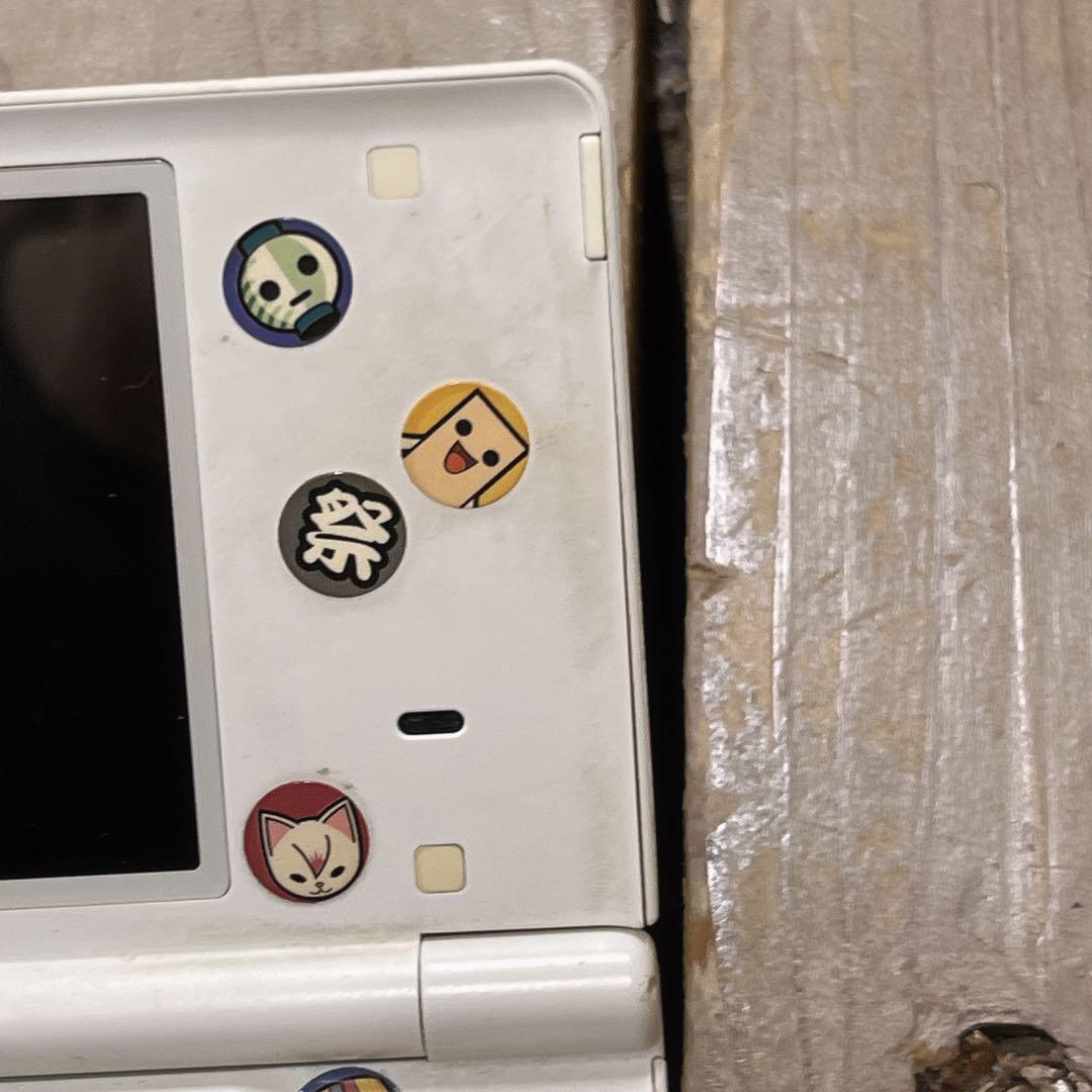 nintendo twl-001 handheld console markings and labels