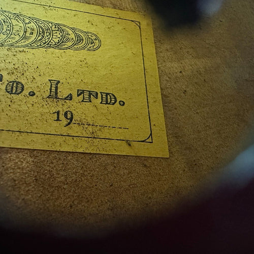 suzuki no.105 string instrument interior details