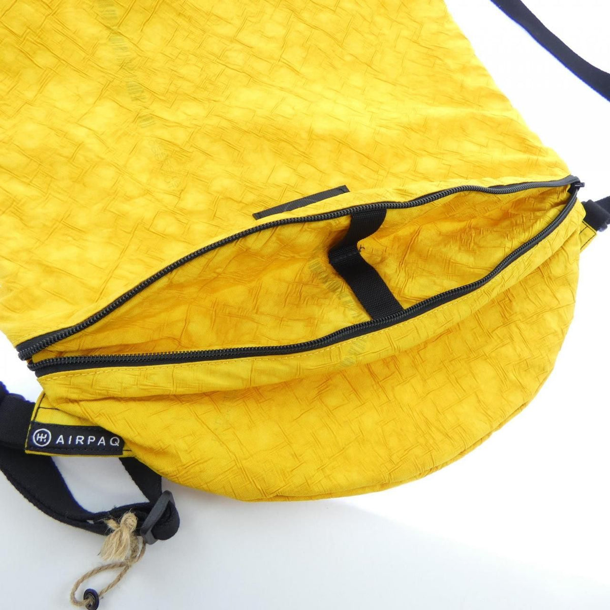 handbag functional details