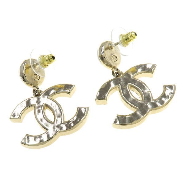 chanel a25 earrings side view