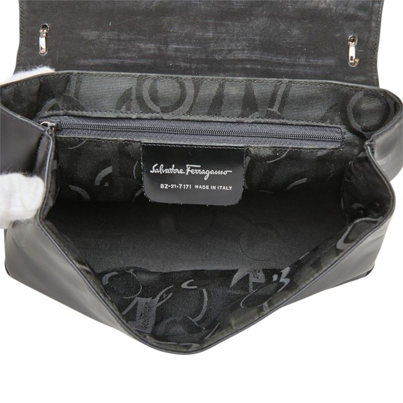 salvatore ferragamo bz-21-7171 shoulder bag functional details