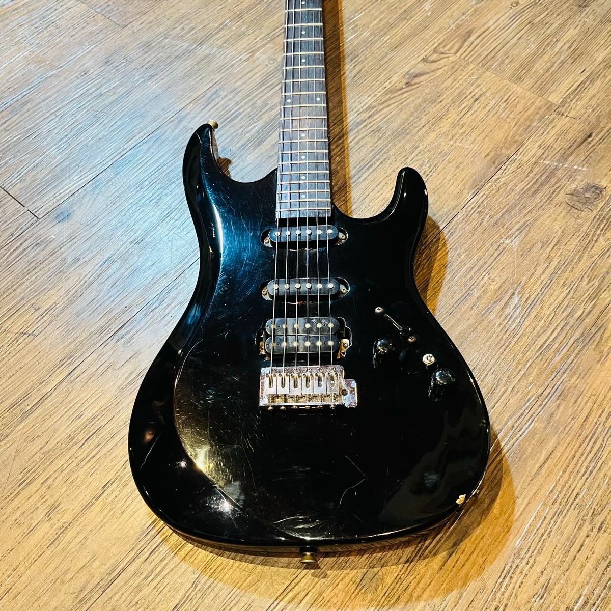 aria electric guitar rear view
