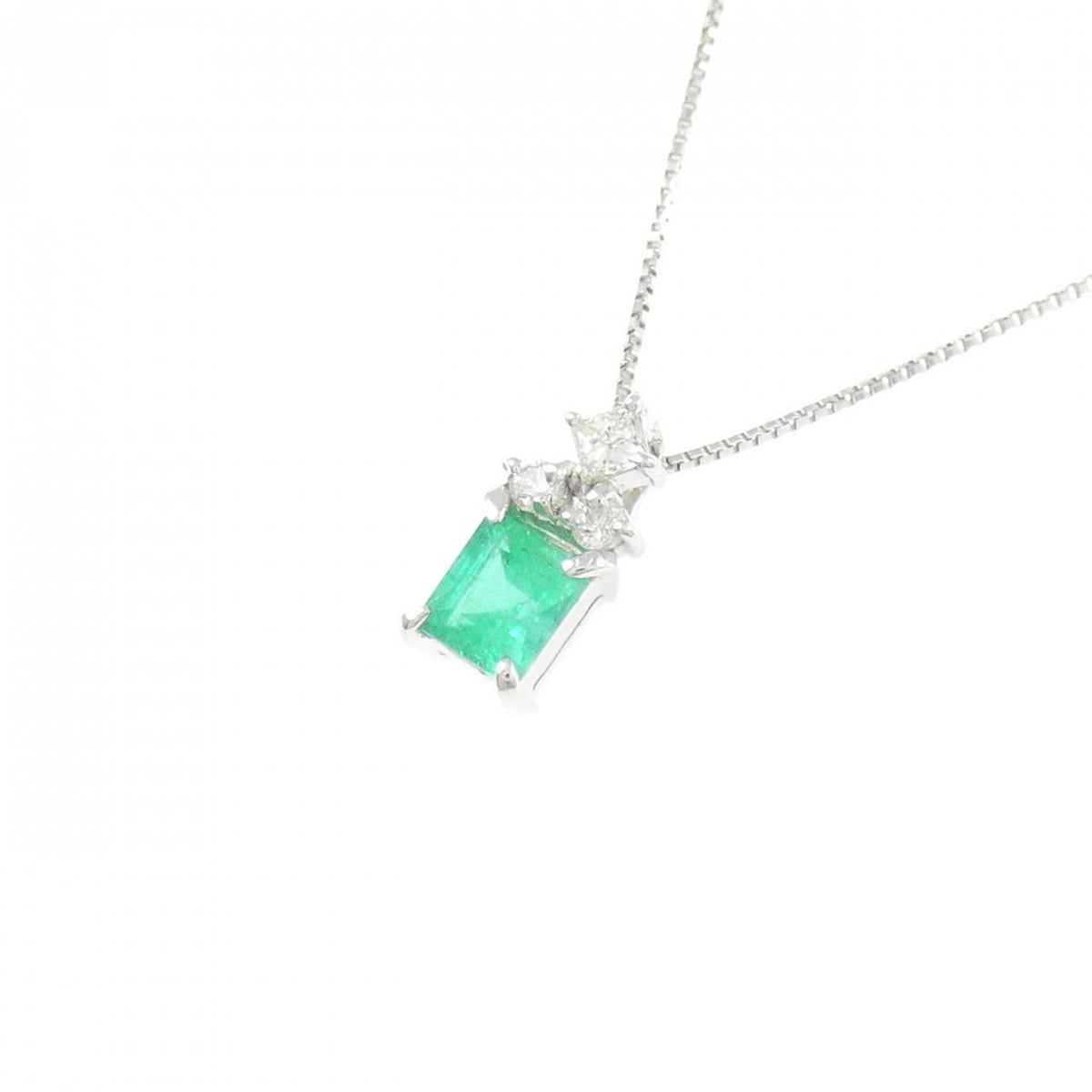 necklace rear view