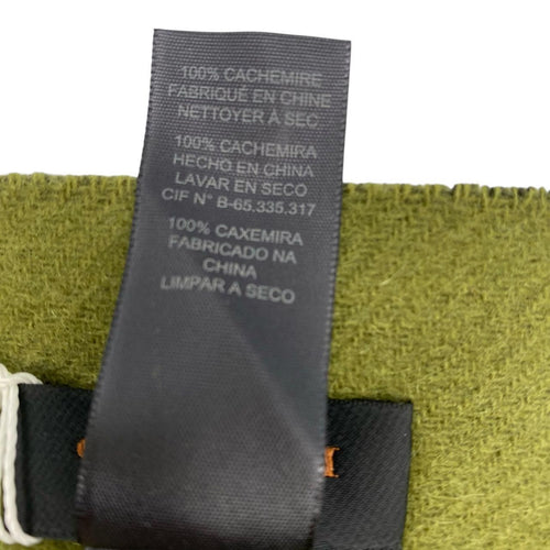 coach scarf side view