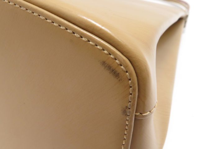 cartier beige shoulder bag markings and labels