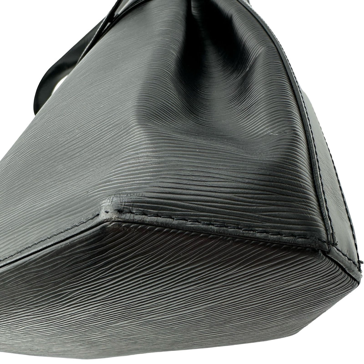 louis vuitton m80155 shoulder bag interior details